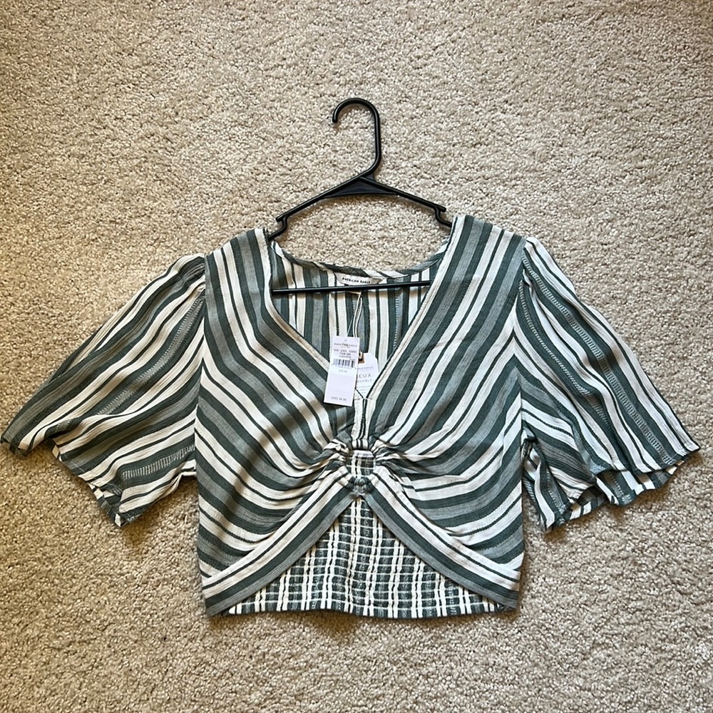 AE green and white crop top. Size medium. NWT
